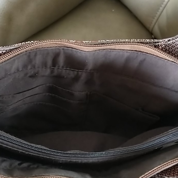 Guess Handbag - Picture 6 of 8